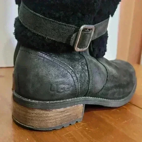 UGG AUSTRIALIA size 9 - Picture 2 of 8